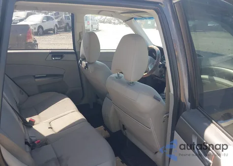 2013 Subaru Forester 2.5X Premium из США, поврежденный, VIN JF2SHADC6DH440230